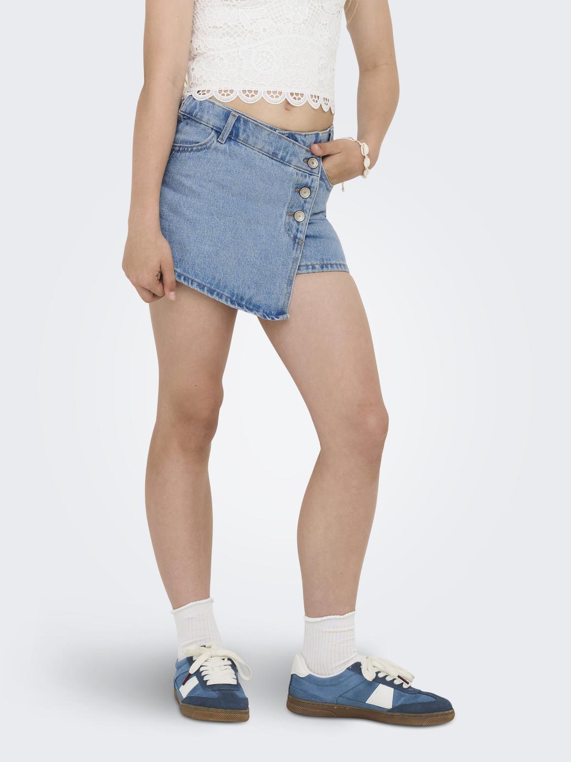 model_shot-front